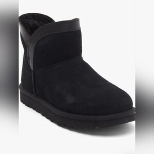Size 11 - 🆕️ Women's UGG Classic Mini Lunara Black Boot